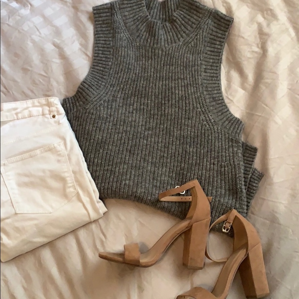 H&M mockneck sleeveless sweater - Picture 1 of 3